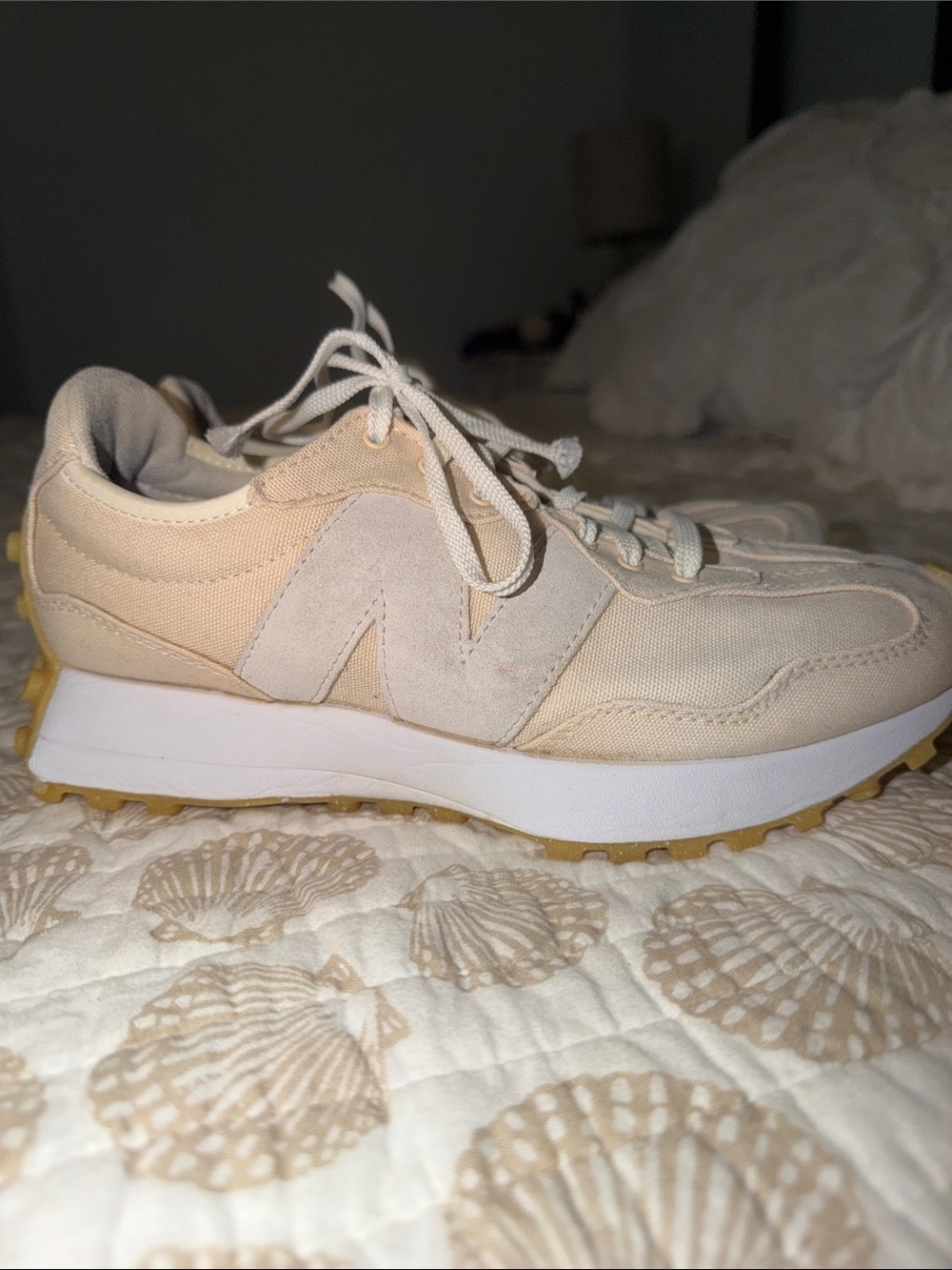 New Balance 327 cloth cream Sz 8.5